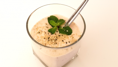 כוס עם מעדן גבינה ושמן פשתן ע"פ ד"ר בודוויג